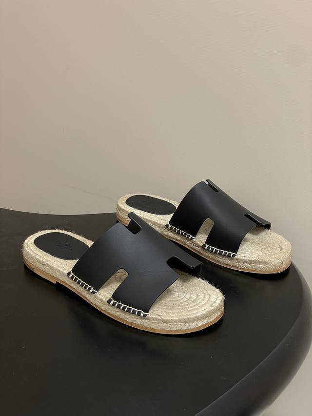 DDD Hermes 爱马仕 H家 Antigua草编凉拖鞋系列经典款男士拖鞋 经典H型麻绳草编底凉拖鞋情侣款休闲懒人鞋H拖 DDD 经典“H”型鞋面。打造时尚