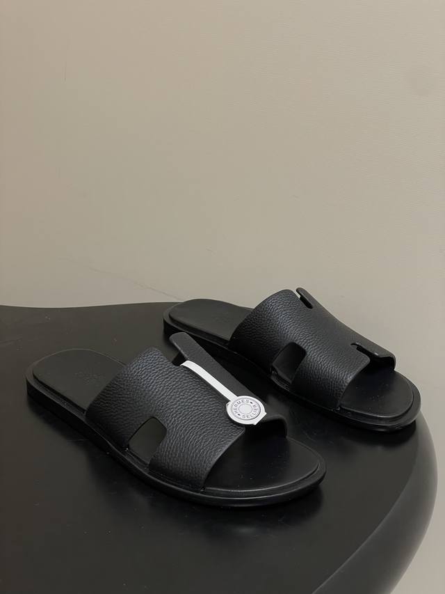 DDD Hermes 爱马仕 H家 Izmir凉拖鞋系列经典款男士拖鞋 经典H型平底凉拖鞋情侣款休闲懒人鞋H拖 DDD 经典“H”型鞋面。打造时尚造型，可谓夏日