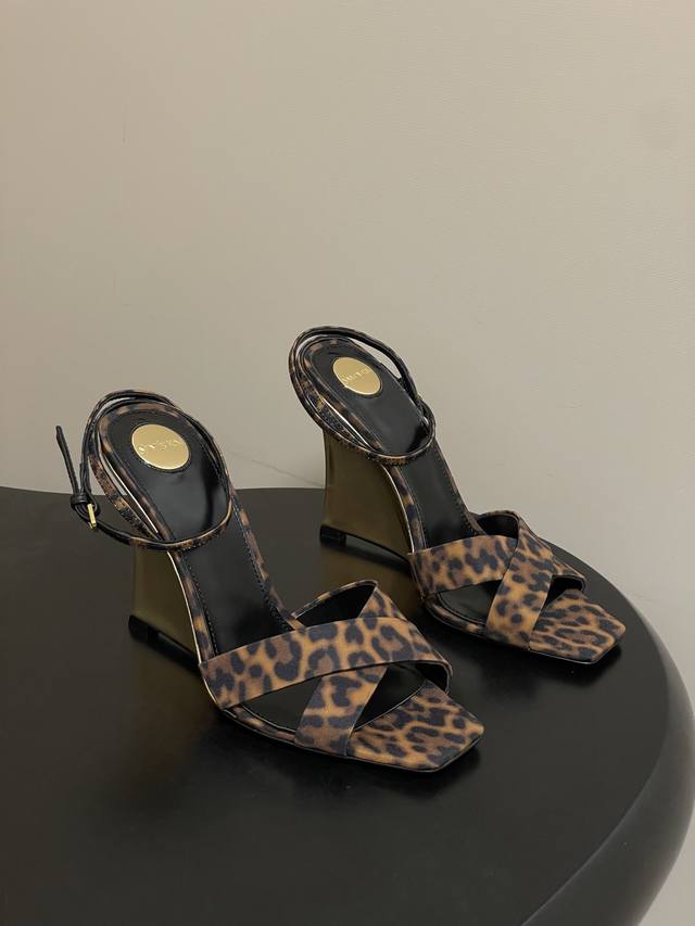 DDD Saint Laurent Fw26 New Arrival～ DDD Ysl圣罗兰2026春夏新款 方头露趾交叉带坡跟凉鞋后绕带高跟鞋异形金色跟凉鞋