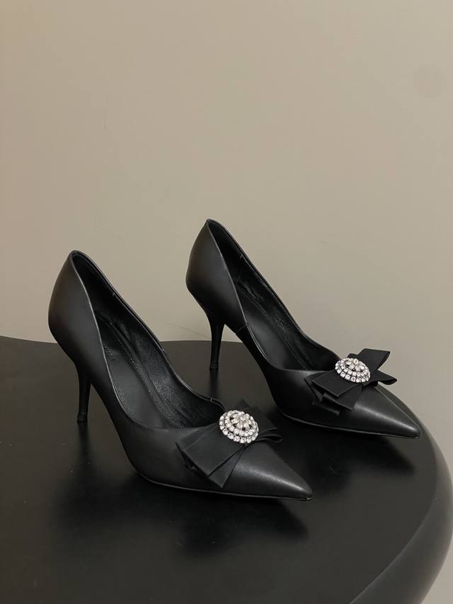 DDD 2026春夏新款Balenciaga巴黎世家26Fw尖头水钻扣高跟单鞋水晶蝴蝶结高跟鞋 DDD 将时髦发挥到极致的巴黎世家尖头单鞋 DDD 这款的鞋子绝