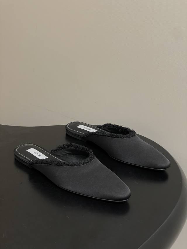 DDD Toteme 26S春夏新款 小众北欧极简风平底包头半拖鞋复古风穆勒半拖鞋 DDD 微微收窄的尖头设计，能在视觉上拉长腿部线条，兼具修饰腿型的效果与法式