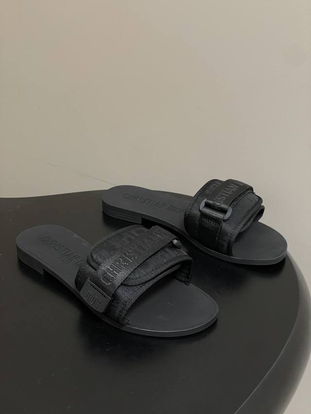 DDD Dior迪奥 经典款Evolution凉拖棉质面料魔术贴Oblique印花一字拖鞋橡胶Cd字母平底凉拖鞋 DDD 这款Dior Evolution凉拖是
