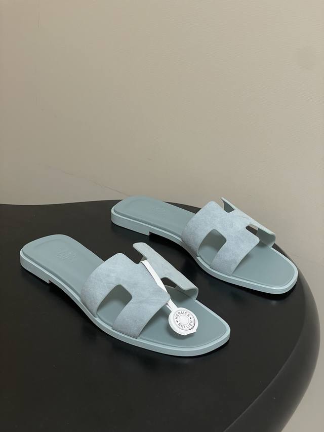 顶级品质 配高档飞机盒 丝巾 DDD Hermes 爱马仕 H家Oran万年经典款‘H’拖鞋 DDD 经典百搭的H拖鞋 夏日多巴胺糖果彩色麂皮绒面平底凉拖鞋 D