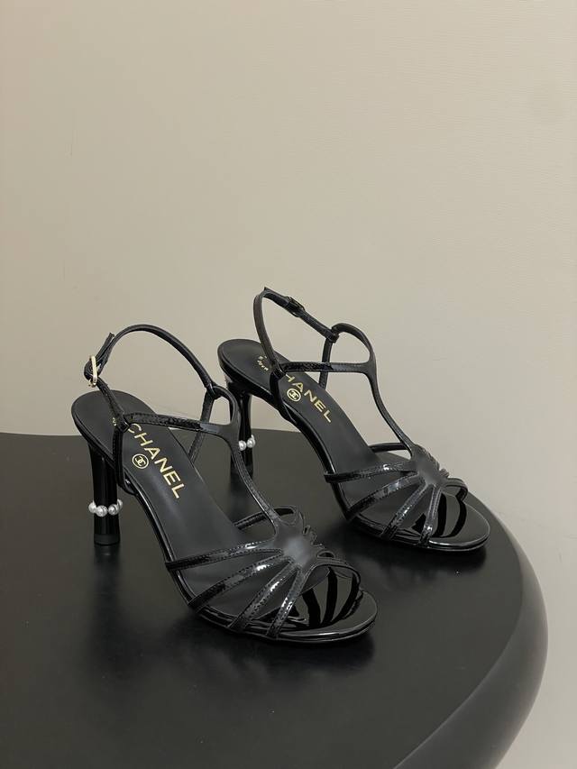 DDD 26A春夏新款Chanel小香 罗马高跟凉鞋珍珠跟凉鞋 DDD 真的把女人的优雅知性气质表现的淋漓尽致！ DDD 脚感舒适！上脚超级仙美又百搭！ DDD