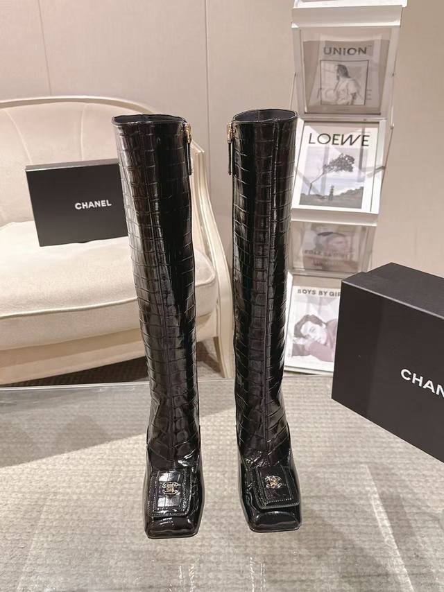 20262118-2A DDD 精致高跟原版开模皮料 DDD 面；进口石头纹小牛油 DDD 内里；丝绸羊皮 DDD 垫脚；丝绸羊皮 DDD 大底；意大利真皮 D