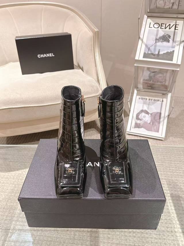 20262118-2 DDD 精致高跟原版开模皮料 DDD 面；进口石头纹小牛油 DDD 内里；丝绸羊皮 DDD 垫脚；丝绸羊皮 DDD 大底；意大利真皮 DD