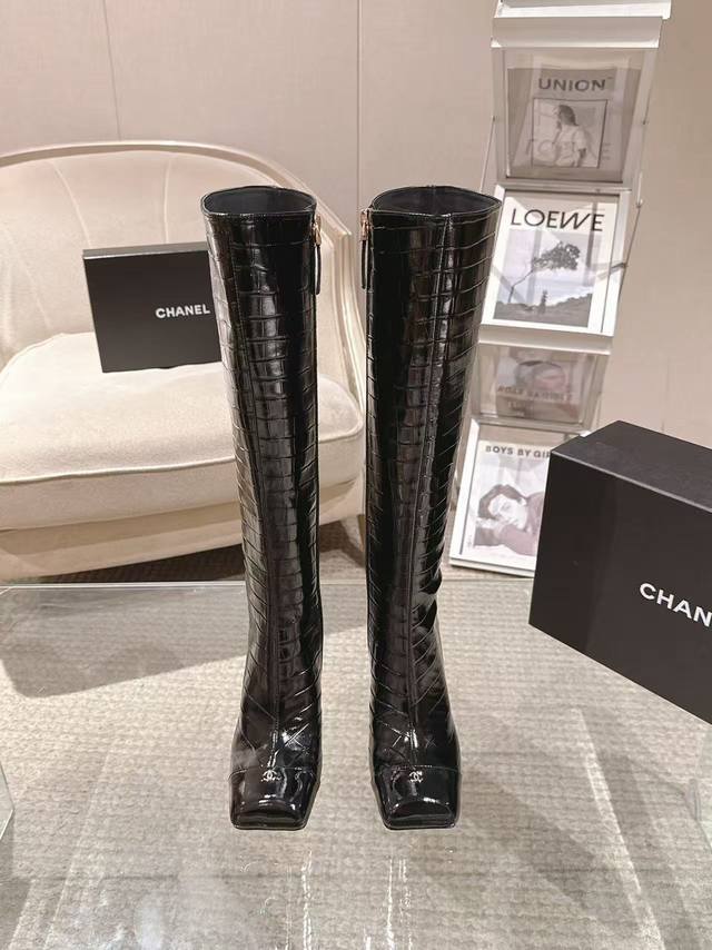 20262118-1A DDD 精致高跟原版开模皮料 DDD 面；进口石头纹小牛油 DDD 内里；丝绸羊皮 DDD 垫脚；丝绸羊皮 DDD 大底；意大利真皮 D