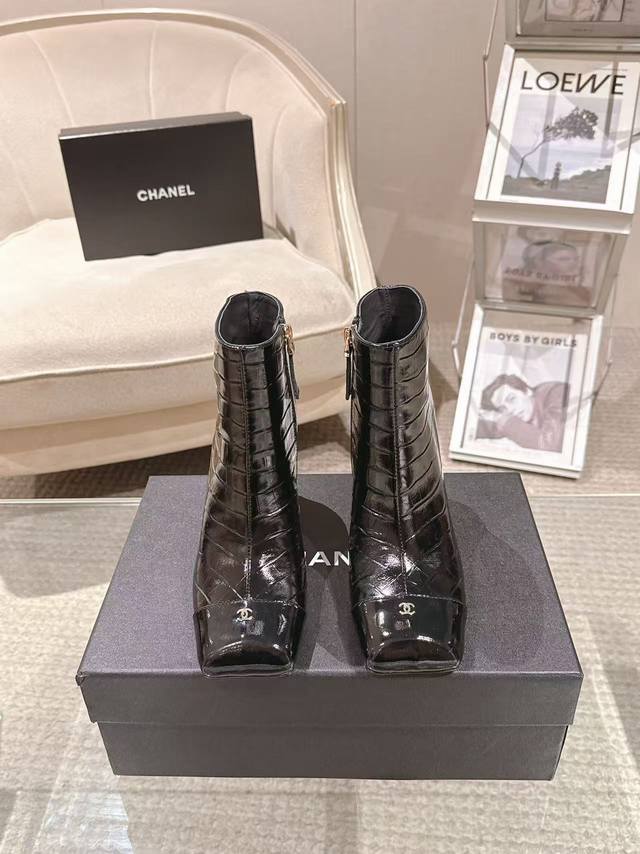 20262118-1 DDD 精致高跟原版开模皮料 DDD 面；进口石头纹小牛油 DDD 内里；丝绸羊皮 DDD 垫脚；丝绸羊皮 DDD 大底；意大利真皮 DD