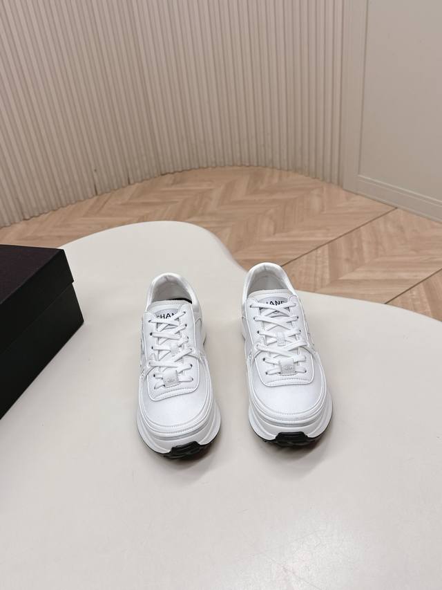 Chanel 香奈儿26C 第二代银角大王系列 休闲运动鞋 无敌漂亮又好穿 绝对仙女款 非常轻便，内里也是超级软，超级舒服，鞋面透气设计，配色高级耐看 百搭 年