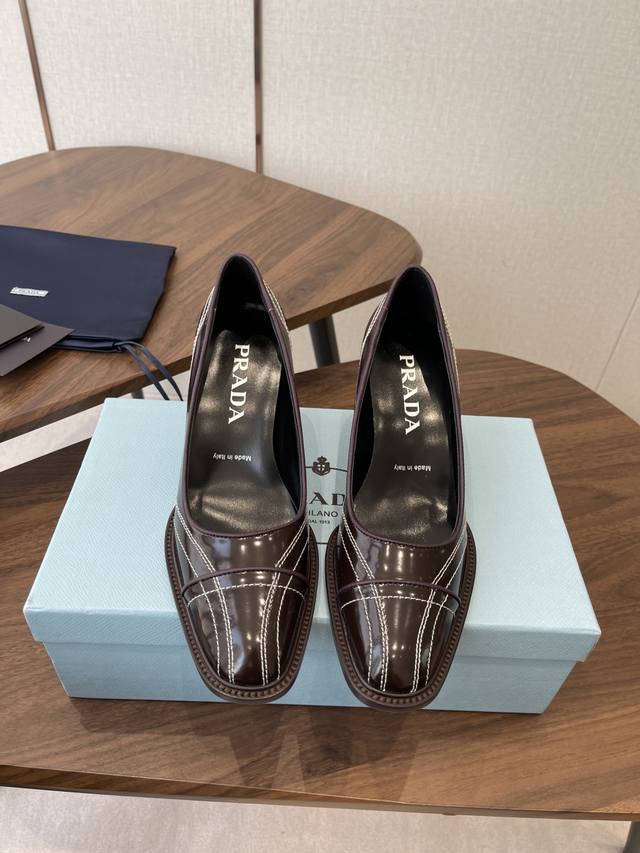 后空 单鞋Prada普拉达2026Vs早春走秀爆款时装单鞋系列 DDD Prada春夏T台走秀网红同款＂造梦不夜城＂，Prada能在重要场合上用得上了，小清新风