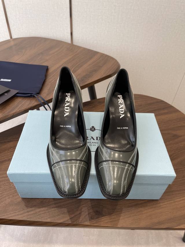 后空 单鞋Prada普拉达2026Vs早春走秀爆款时装单鞋系列 DDD Prada春夏T台走秀网红同款＂造梦不夜城＂，Prada能在重要场合上用得上了，小清新风