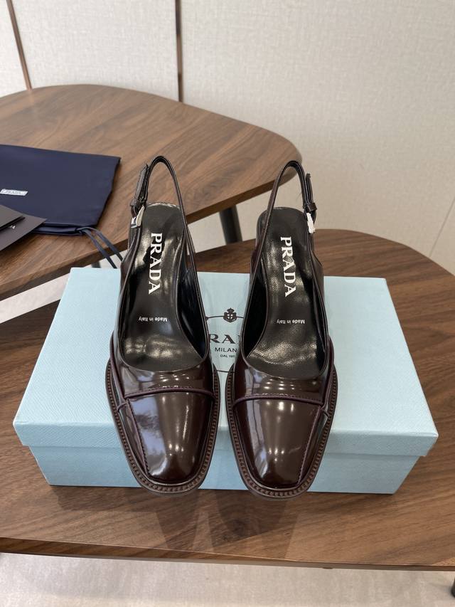 后空 单鞋Prada普拉达2026Vs早春走秀爆款时装单鞋系列 DDD Prada春夏T台走秀网红同款＂造梦不夜城＂，Prada能在重要场合上用得上了，小清新风