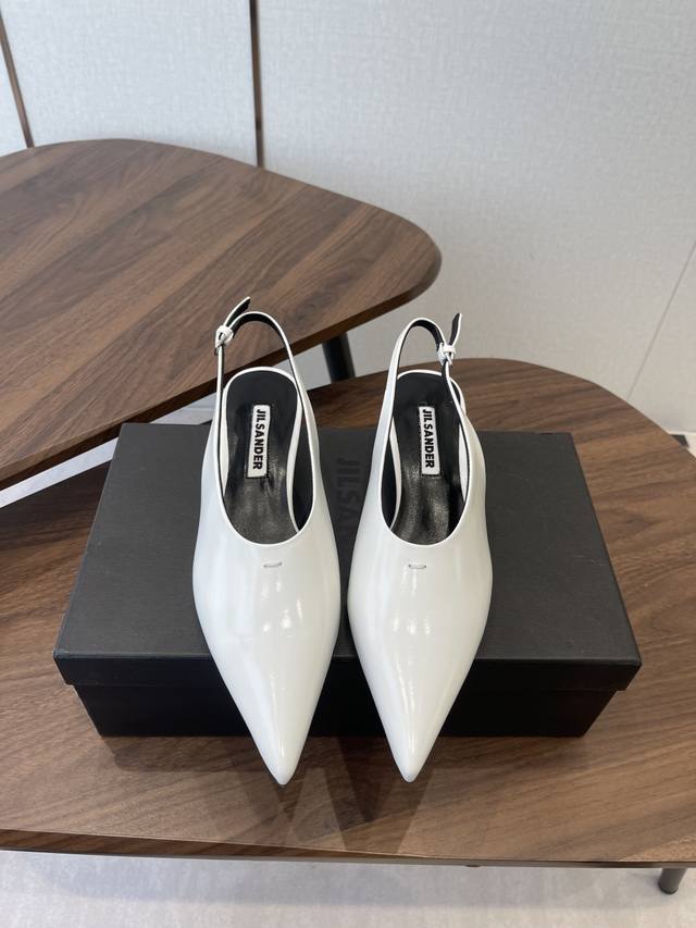 Jilsander 26Ss 春夏个性潮流新品 正品购入开发、完美复刻一比一做法 DDD 经典的线条设计、炒鸡百搭的一款夏季单品， 网红博主小姐姐们的挚爱，社交