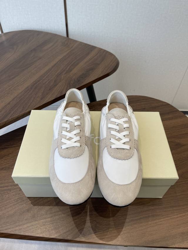 Unfolo26Ss早春新款 Cambre 褶皱 德训鞋 DDD Cambre抽褶芭蕾运动鞋以材质碰撞演绎多元风格，兼顾舒适与质感。 DDD 奶油白与灰粉色款选