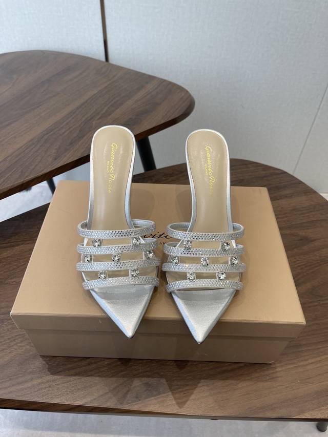 吉安维托 罗西 Gianvito Rossi 2026Ss夏季最新款尖头水钻高跟拖鞋 DDD Gianvito Rossi秉承了其传统意大利工艺，专注精巧细节，