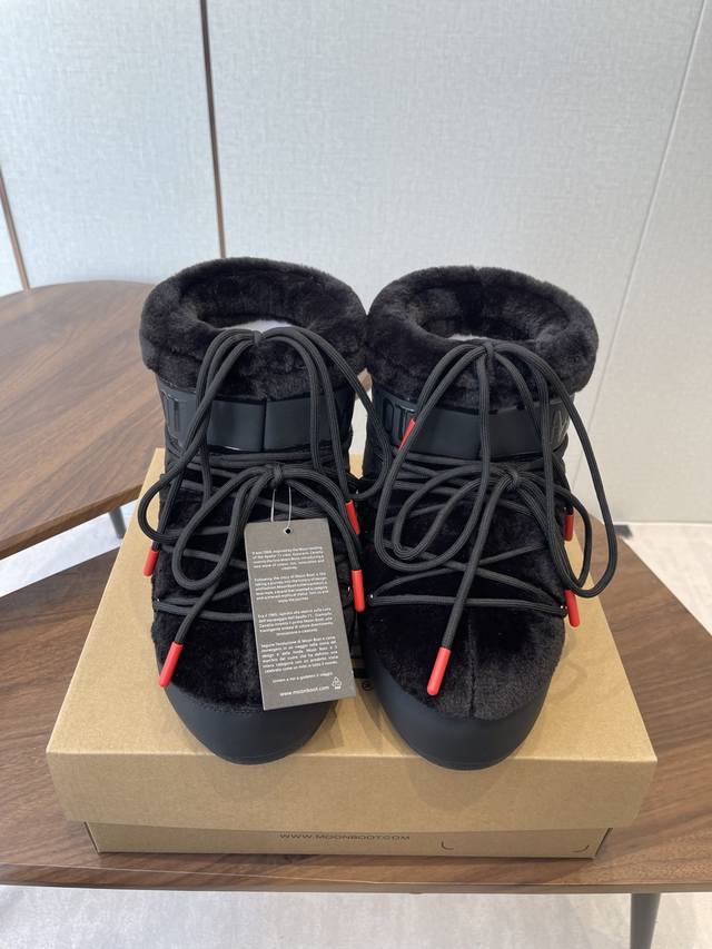 Moon Boot Park系列 25秋冬季新款 雪地靴 DDD 长期主义购物一Moonboot雪地靴因为冬天想去追极光，对比了很多雪地靴，超轻发泡大底 DDD