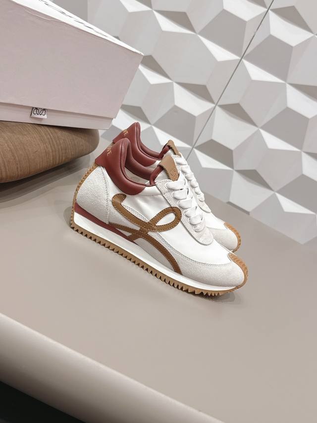 出厂: 情侣 独家顶级版本 长期做货 DDD Loewe罗意威德2026Vs四季经典情侣德训休闲系列 DDD 情侣拼色德训鞋 DDD 全网最快购入原版开发，穿几