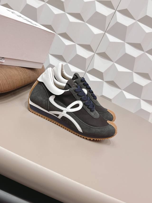 出厂: 情侣 独家顶级版本 长期做货 DDD Loewe罗意威德2026Vs四季经典情侣德训休闲系列 DDD 情侣拼色德训鞋 DDD 全网最快购入原版开发，穿几