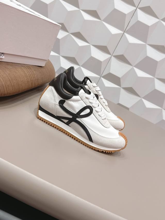 出厂: 情侣 独家顶级版本 长期做货 DDD Loewe罗意威德2026Vs四季经典情侣德训休闲系列 DDD 情侣拼色德训鞋 DDD 全网最快购入原版开发，穿几