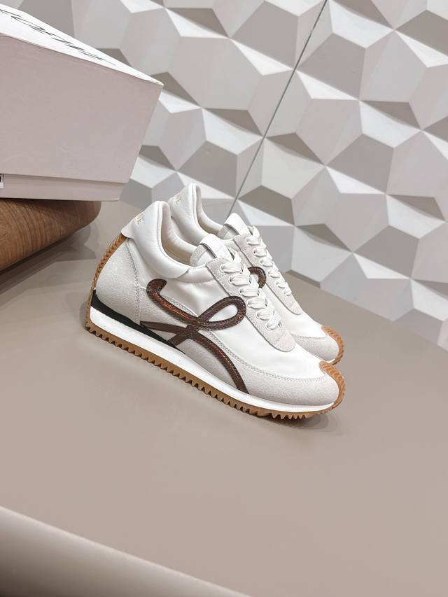 出厂: 情侣 独家顶级版本 长期做货 DDD Loewe罗意威德2026Vs四季经典情侣德训休闲系列 DDD 情侣拼色德训鞋 DDD 全网最快购入原版开发，穿几