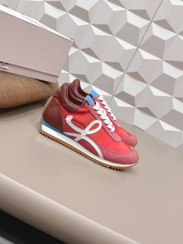 出厂: 情侣 独家顶级版本 长期做货 DDD Loewe罗意威德2026Vs四季经典情侣德训休闲系列 DDD 情侣拼色德训鞋 DDD 全网最快购入原版开发，穿几