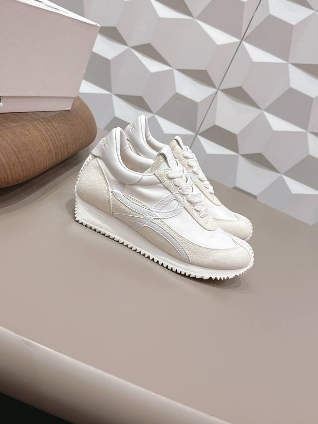 出厂: 情侣 独家顶级版本 长期做货 DDD Loewe罗意威德2026Vs四季经典情侣德训休闲系列 DDD 情侣拼色德训鞋 DDD 全网最快购入原版开发，穿几