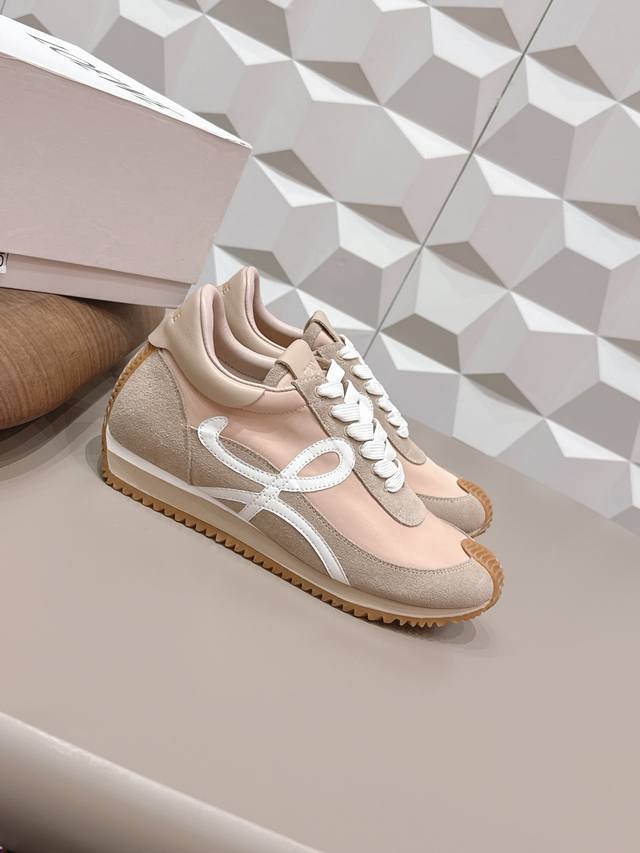 出厂: 情侣 独家顶级版本 长期做货 DDD Loewe罗意威德2026Vs四季经典情侣德训休闲系列 DDD 情侣拼色德训鞋 DDD 全网最快购入原版开发，穿几