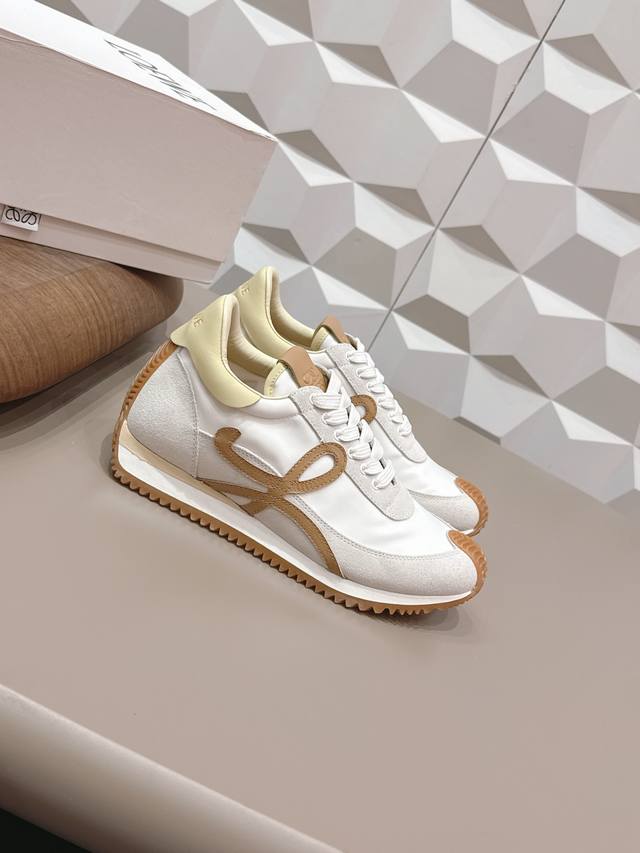 出厂: 情侣 独家顶级版本 长期做货 DDD Loewe罗意威德2026Vs四季经典情侣德训休闲系列 DDD 情侣拼色德训鞋 DDD 全网最快购入原版开发，穿几