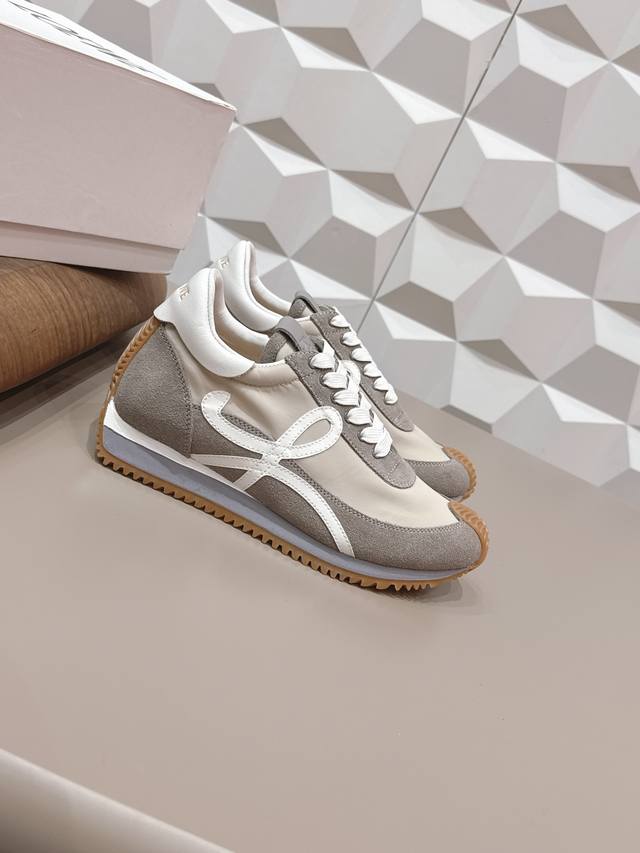 出厂: 情侣 独家顶级版本 长期做货 DDD Loewe罗意威德2026Vs四季经典情侣德训休闲系列 DDD 情侣拼色德训鞋 DDD 全网最快购入原版开发，穿几