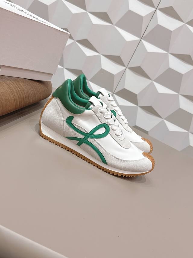 出厂: 情侣 独家顶级版本 长期做货 DDD Loewe罗意威德2026Vs四季经典情侣德训休闲系列 DDD 情侣拼色德训鞋 DDD 全网最快购入原版开发，穿几