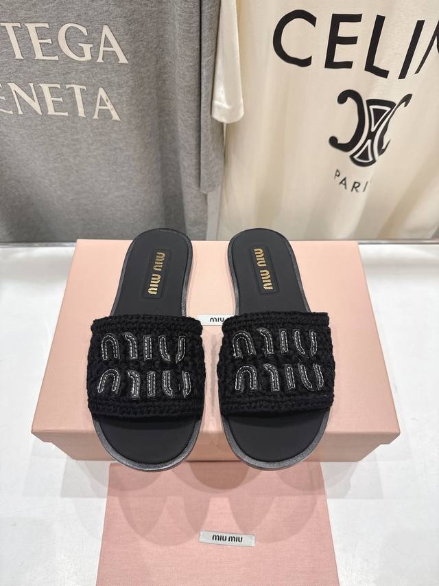 高版本出厂 DDD Miumiu 缪缪2026Ss春夏新款平底沙滩凉鞋拖鞋 DDD Zp开发 原版拆卸，细节对版秒杀市面普通版本，Miumiu真的太少女啦！皮质