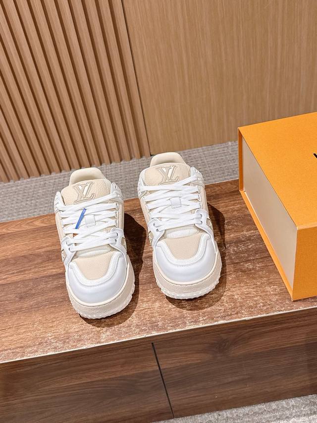 限男码 Louis Vuitton 路易威登Collection时尚秀场穿搭灵感 加肥加大 的Lv Trainermaxi 有变更酷吗？ DDD 独家专模 重金