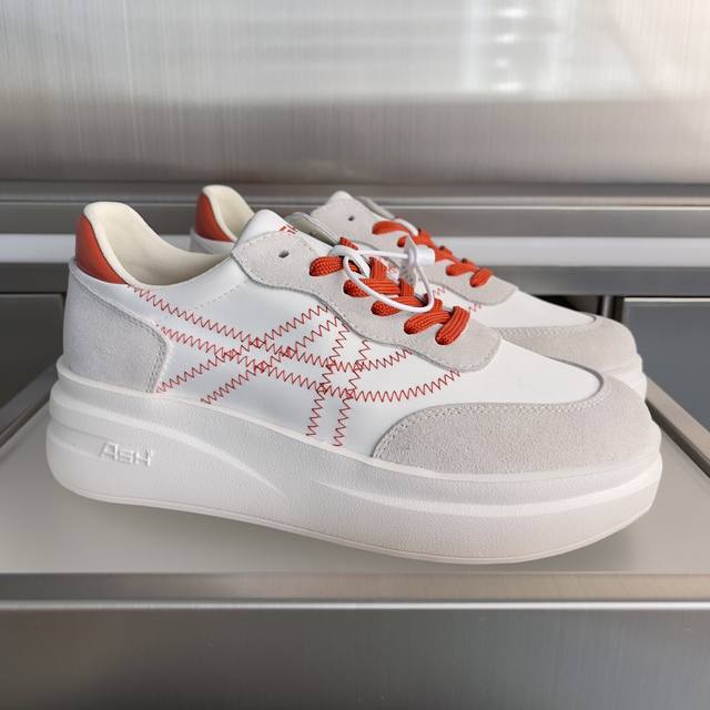 顶级版本：女款 DDD Ash Youth 云轨 厚底 增高 松糕鞋 休闲 运动鞋 小白鞋 DDD 我们希望为女性群体设计一款具有增高效果，穿着轻松舒适没有负担