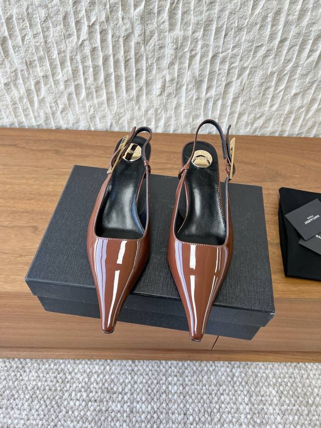 G064 Saint Laurent 圣罗兰 26Wf早春新款 DDD 尖头 高跟 凉鞋 DDD 简直是为想在夏日Slay全场的姐妹而生! DDD 高跟设计拉长 G064 Saint Laurent 圣罗兰 26Wf早春新款 DDD 尖头 高跟 凉鞋 DDD 简直是为想在夏日Slay全场的姐妹而生! DDD 高跟设计拉长