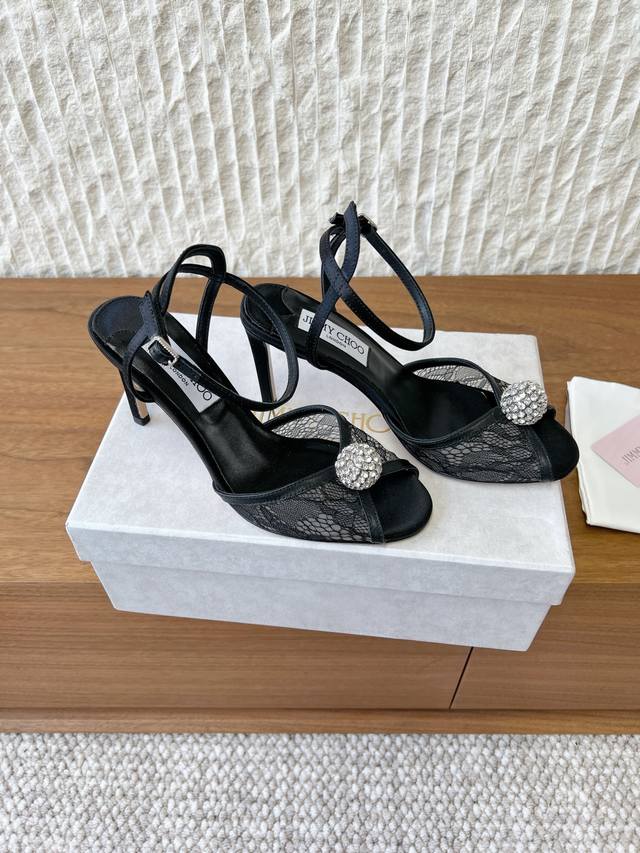 G512 Jimmy Choo 吉米周 26Ss早春新款系列 高跟 凉鞋 DDD 模糊鞋履与之间的界线 鲜明 Jimmy Choo 风格设计。 DDD 精美上优 G512 Jimmy Choo 吉米周 26Ss早春新款系列 高跟 凉鞋 DDD 模糊鞋履与之间的界线 鲜明 Jimmy Choo 风格设计。 DDD 精美上优