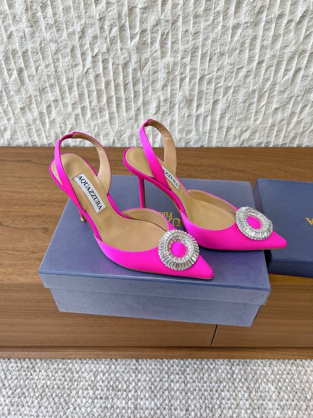 G512 Aquazzura 菠萝 26Ss早春新款 水钻高跟 凉鞋 DDD 大热水钻 蹬上瞬间Gossip Girl的感觉 上脚超级有气质 既简洁又时髦 太闪 G512 Aquazzura 菠萝 26Ss早春新款 水钻高跟 凉鞋 DDD 大热水钻 蹬上瞬间Gossip Girl的感觉 上脚超级有气质 既简洁又时髦 太闪