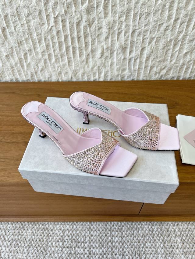 G512 Jimmy Choo 周仰杰 26As早春新款系列 高跟 水钻 拖鞋 DDD 重逢惊艳 优雅邂逅 碰撞之美 DDD 时尚国外博主同款街拍推荐 造型大胆 G512 Jimmy Choo 周仰杰 26As早春新款系列 高跟 水钻 拖鞋 DDD 重逢惊艳 优雅邂逅 碰撞之美 DDD 时尚国外博主同款街拍推荐 造型大胆