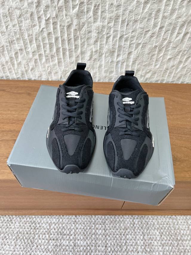 G236 Balenciaga 巴黎世家 26Ss早春新款 Monday Ultra 做旧 压纹标识 休闲鞋 运动鞋 DDD 脚感很好的一双！ DDD 到手这款