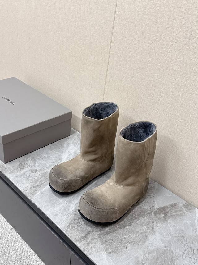 男装20 巴黎世家Balenciaga秋冬最新款滑雪鞋 雪地靴 超多明星网红种草 原版正品购入开发 细节一比一复刻 麂皮靴直接把秋冬氛围感拉满 卡其麂皮质感软糯