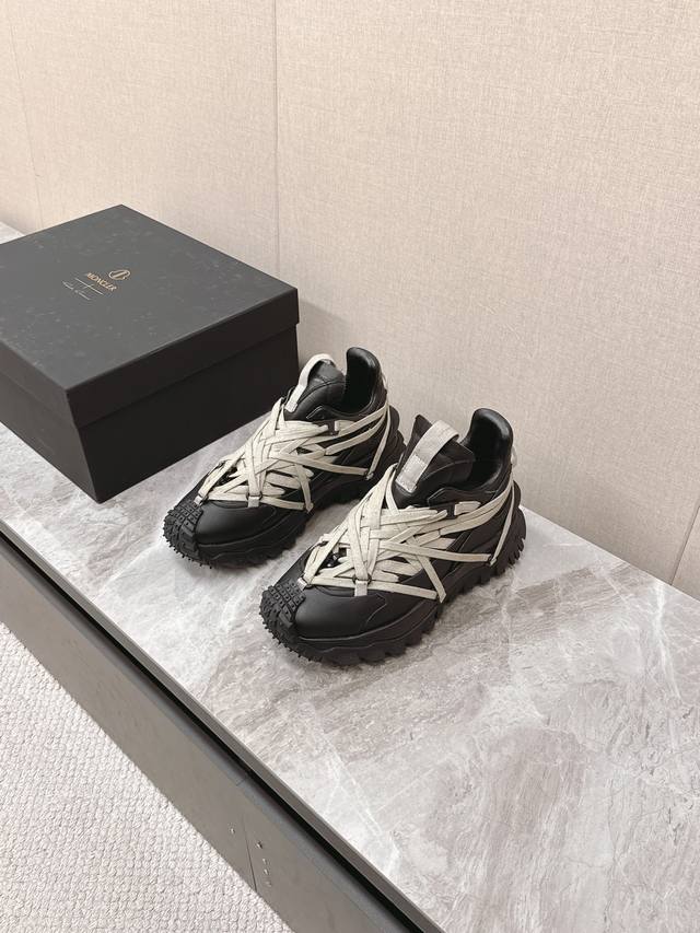 Rick Owens X Moncler 疯狂绑带V底鞋 登山鞋 情侣款 DDD 这季联名新鞋太帅啦！选用Moncler的经典户外鞋Trailgrip加上Ric