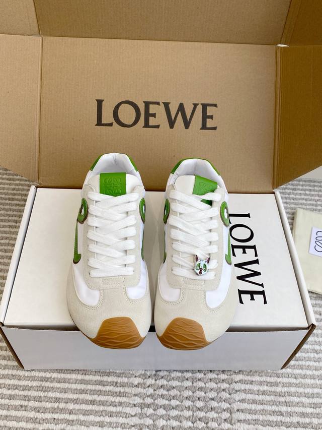 原版盒包装 DDD 王一博同款Loewe罗意威Ballet Runner大头运动鞋德训鞋 DDD 全新配色复古系列跑鞋 ，这鞋子有点丑萌，不对称鞋头设计，太可爱