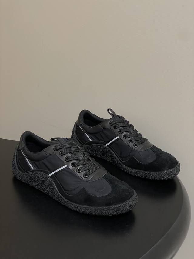 DDD Unfolio 26春夏新款 系带休闲鞋德训鞋复古阿甘鞋运动鞋 DDD 复古撞上质感皮革 是通勤族的时髦“作弊器” DDD 细腻麂皮与挺括皮面双材质可选