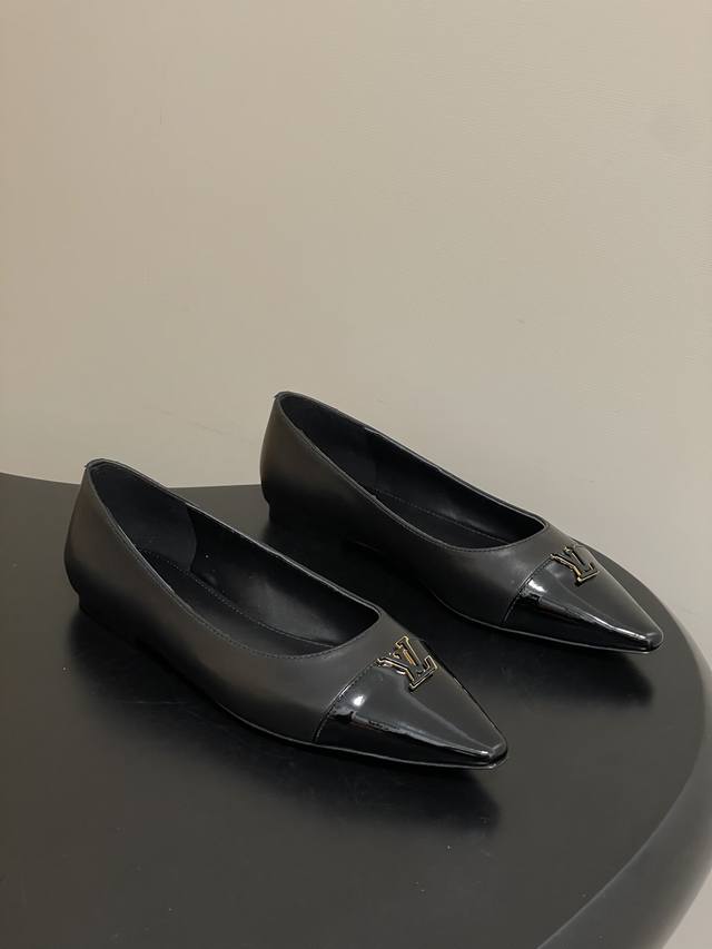 DDD 26Ss春夏新款 Louis Vuitton 路易威登 Lv 拼色高跟鞋系列经典字母V扣细跟浅口单鞋 平底芭蕾舞鞋 DDD Lv尖头单鞋，漆皮材质+经典