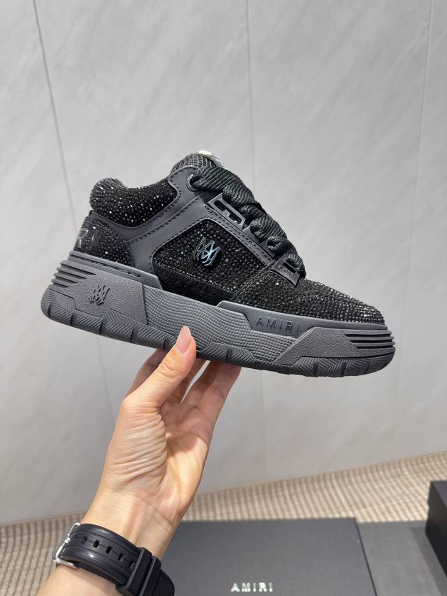 出厂:情侣 独家顶级版本 DDD A*Miri埃米尔2025Vs情侣面包休闲鞋系列 DDD 情侣烫钻面包休闲鞋 DDD 官网同步更新情侣款最新配色 注意区分细节