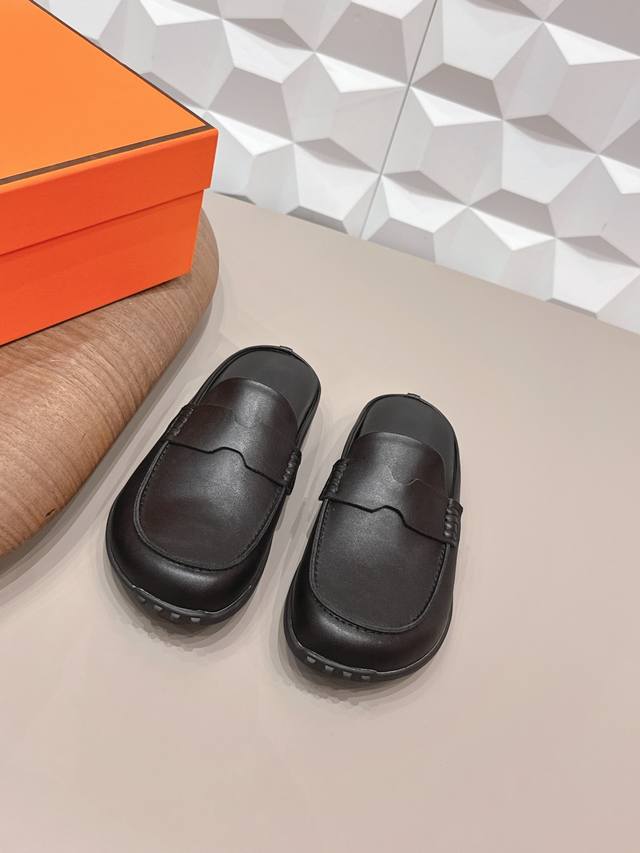 出厂:情侣 独家顶级版本 DDD Herme*H家26Vs早春最新爆款单鞋系列 DDD HermèS 飞溅色彩.最新春季新增色情侣半拖，♀都市风格 Wellin