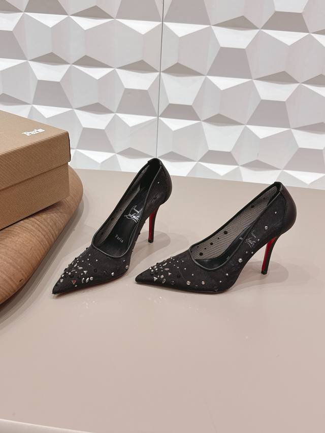 出厂： 独家顶级版本 DDD Christian Louboutin2026Vs早春最新时装单鞋系列 DDD 尖头烫钻高跟单鞋 DDD 原单品质 原汁原味的欧式