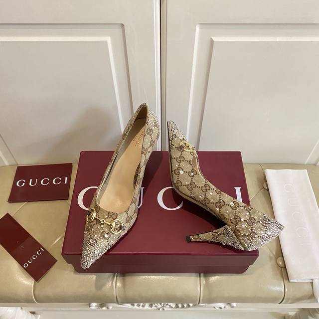 出厂价P ，钻面加10，古奇Gucci新款，羊皮 经典布 钻面，羊皮里，真皮大底，跟高8.5Cm，35-39码 40-43码定做不退换 DDD