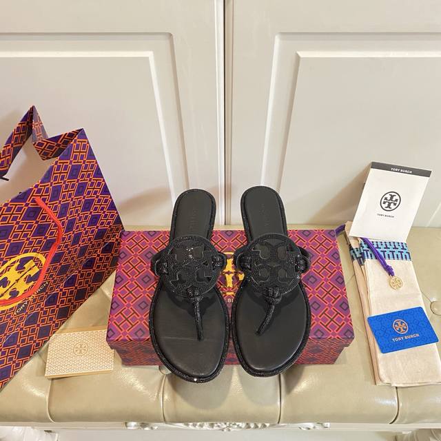 出厂价P ，托里伯奇Tory Burch新款夹趾拖鞋，抽带钻面，橡胶底，配全套包装，35-40码 41，42码定做不退换，慎购 DDD