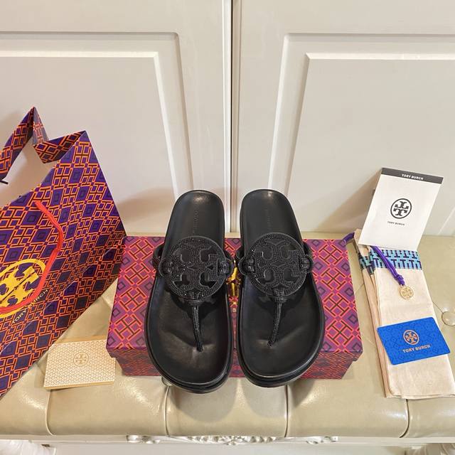 出厂价P ，托里伯奇Tory Burch新款夹趾拖鞋，抽带钻面，橡胶底，配全套包装，35-40码 41码定做不退换，慎购 DDD