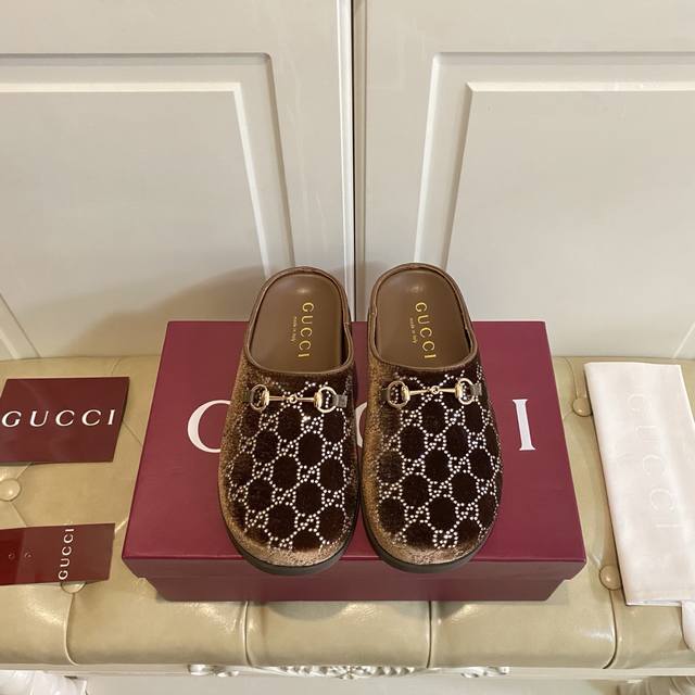 出厂价P ，古奇Gucci新款包头拖鞋，水晶丝绒双G钻面，羊皮里，橡胶底，36-42码 DDD